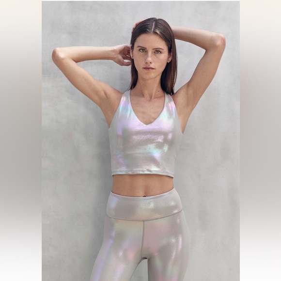 Wear It To Heart Kristen Cropped Racer Back Tank With Builtin Bra Sz M Limestone - Picture 1 of 4